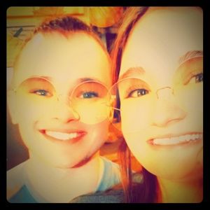 Meet your Posher, Tandee